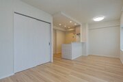 内装はシンプルに落ち着きのある空間にしています。ゆったりとしたひとときを過ごせそうです♪