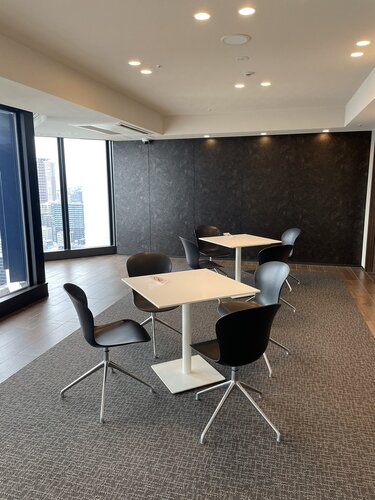 通年快適に過ごせるリビング、床暖房付