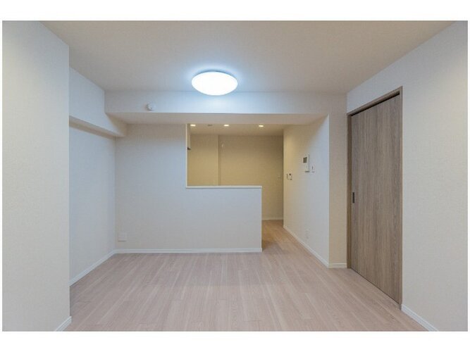 爽やかな風がそよぐ光に溢れた空間。清々しい気持ちになるお部屋です。 爽やかな風がそよぐ光に溢れた空間。清々しい気持ちになるお部屋です。