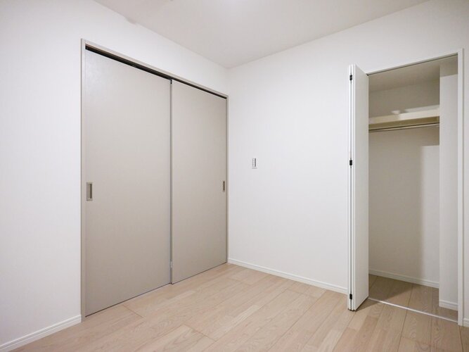 クローゼット付きの洋室3です。作業部屋としても使いやすいお部屋です。 クローゼット付きの洋室3です。作業部屋としても使いやすいお部屋です。