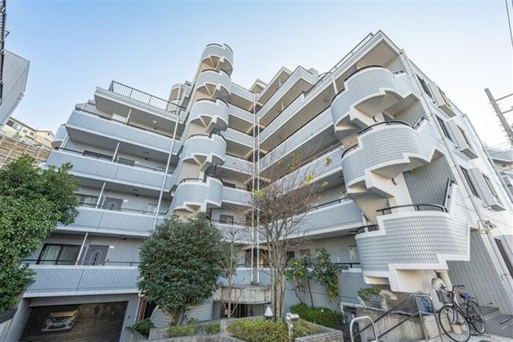 横浜市営地下鉄ブルーライン「阪東橋」駅より徒歩10分