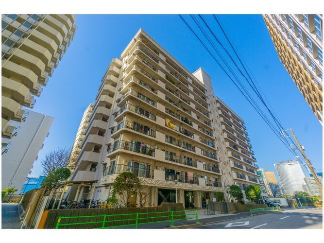 勝どき駅まで徒歩10分。都市生活の利便性と充実感を得られる立地に佇んでいます。 勝どき駅まで徒歩10分。都市生活の利便性と充実感を得られる立地に佇んでいます。