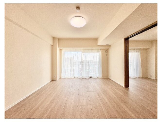 内装はシンプルに落ち着きのある空間にしています。ゆったりとしたひとときを過ごせそうです♪ 内装はシンプルに落ち着きのある空間にしています。ゆったりとしたひとときを過ごせそうです♪