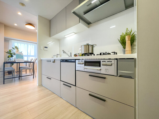 暮らしの中で輝き続けるキッチン。日々の調理を快適にサポート。あなたの暮らしに寄り添うキッチンです。