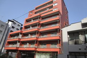 統一した色調でデザインされたマンションは周囲と調和した景観を生み出しています。