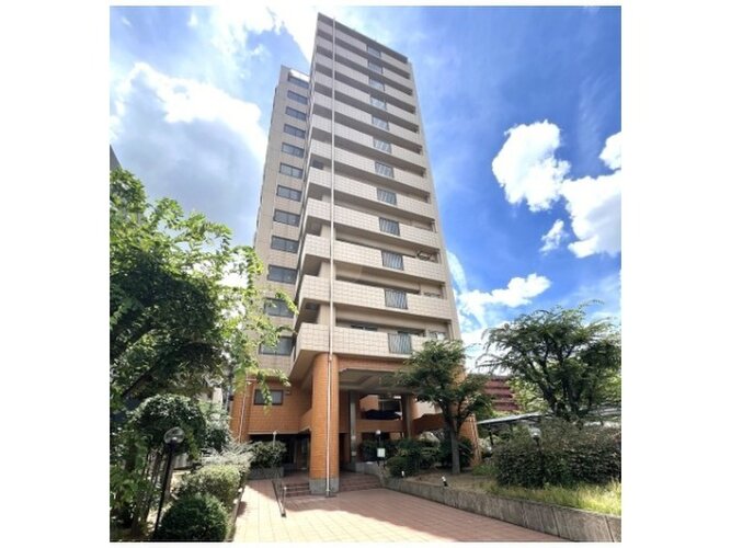 河堀駅まで徒歩10分。日常生活便利な立地に佇むマンションです。