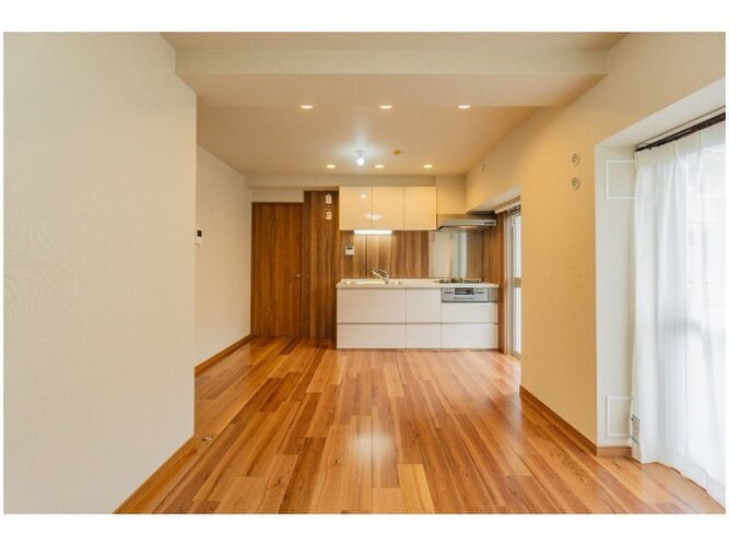 爽やかな風がそよぐ光に溢れた空間。清々しい気持ちになるお部屋です。