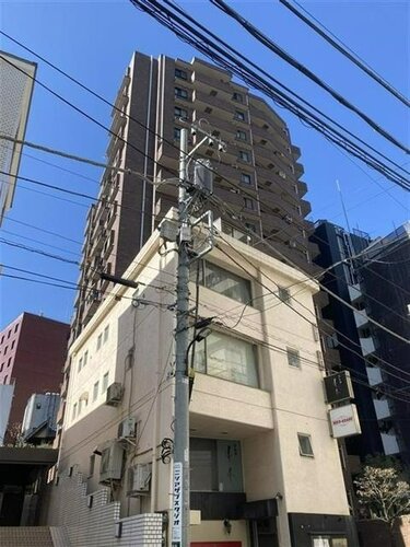 青空に映える佇まい。一歩外にでれば、おしゃれな街に気分も上々。 青空に映える佇まい。一歩外にでれば、おしゃれな街に気分も上々。