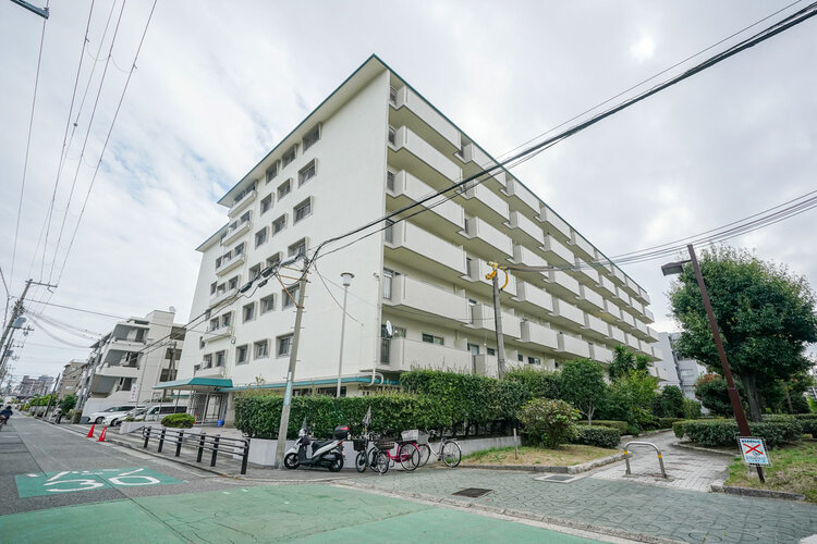 鮮やかな緑を効果的に纏った外観。爽やかな風がそよぐ心温まるお部屋へ優しく誘います。 鮮やかな緑を効果的に纏った外観。爽やかな風がそよぐ心温まるお部屋へ優しく誘います。