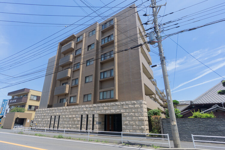 時の流れに色あせることのない瀟洒な外観。朝晩、1年365日、様々な表情を見せます。 時の流れに色あせることのない瀟洒な外観。朝晩、1年365日、様々な表情を見せます。