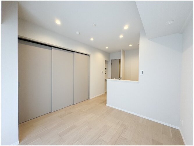 内装はシンプルに落ち着きのある空間にしています。ゆったりとしたひとときを過ごせそうです♪