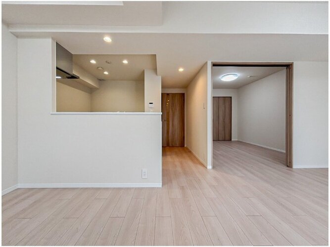 内装はシンプルに落ち着きのある空間にしています。ゆったりとしたひとときを過ごせそうです♪ 内装はシンプルに落ち着きのある空間にしています。ゆったりとしたひとときを過ごせそうです♪