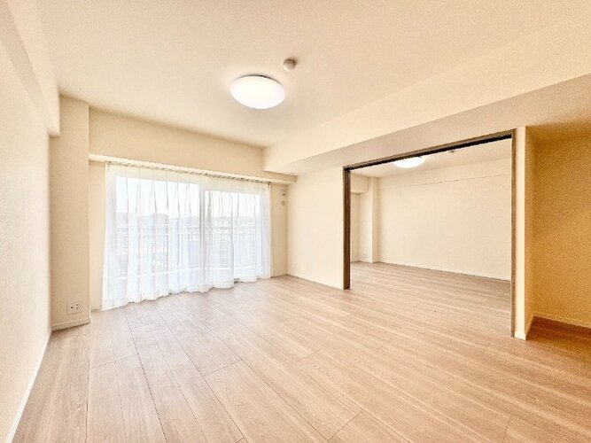 内装はシンプルに落ち着きのある空間にしています。ゆったりとしたひとときを過ごせそうです♪ 内装はシンプルに落ち着きのある空間にしています。ゆったりとしたひとときを過ごせそうです♪