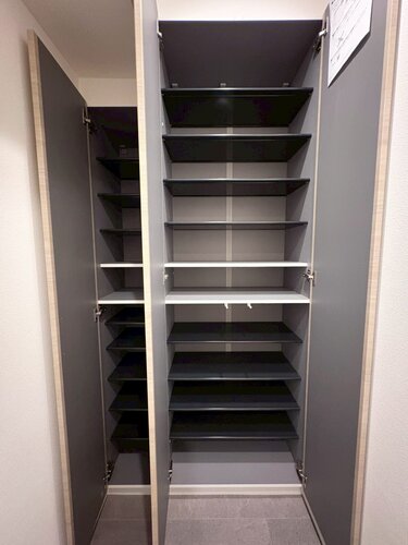 トールタイプの下足入れ