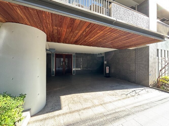 めまぐるしく過ぎ行く日々の中でゆったりとした休息と癒しを提供してくれる空間がここから始まります。 めまぐるしく過ぎ行く日々の中でゆったりとした休息と癒しを提供してくれる空間がここから始まります。