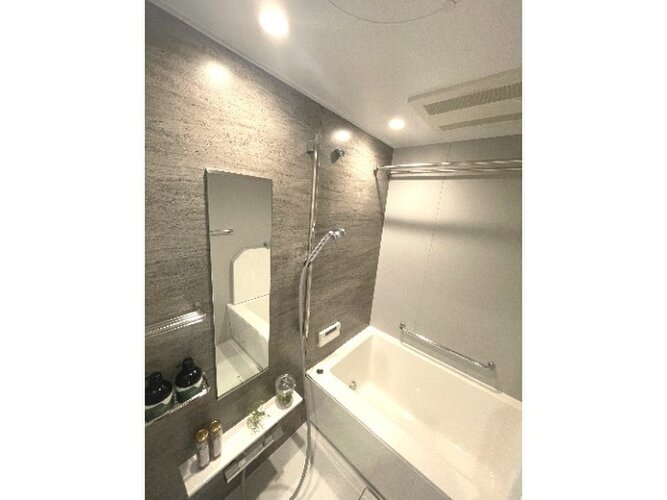 ナチュラルな壁面デザインのユニットバス。ゆったりと寛げて、心と体が芯まで温まります。 ナチュラルな壁面デザインのユニットバス。ゆったりと寛げて、心と体が芯まで温まります。