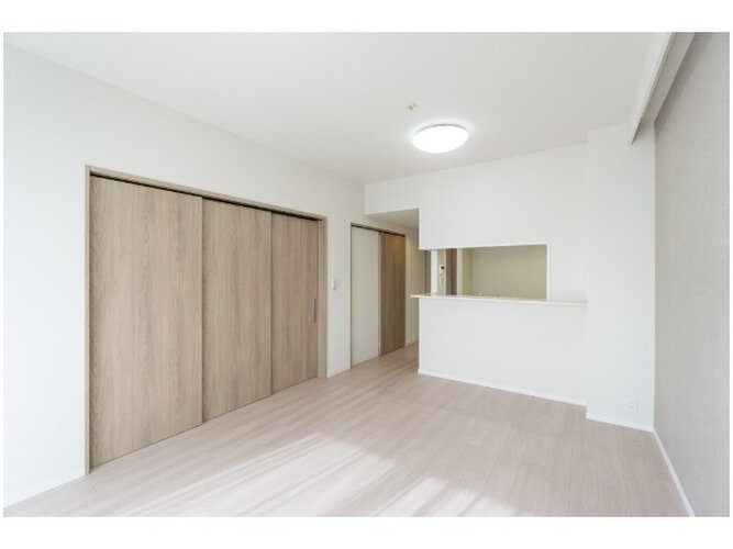 内装はシンプルに落ち着きのある空間にしています。ゆったりとしたひとときを過ごせそうです♪ 内装はシンプルに落ち着きのある空間にしています。ゆったりとしたひとときを過ごせそうです♪