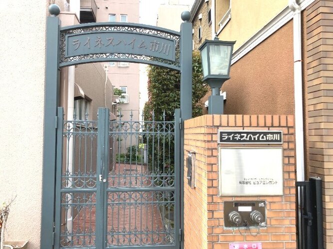 趣のあるエントランス。 趣のあるエントランス。
