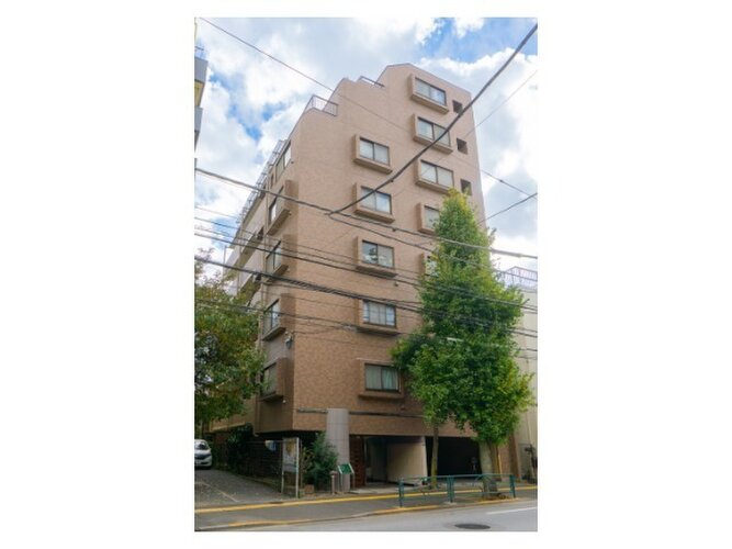 本駒込駅まで徒歩7分。都市生活の利便性と充実感を得られる立地に佇んでいます。 本駒込駅まで徒歩7分。都市生活の利便性と充実感を得られる立地に佇んでいます。