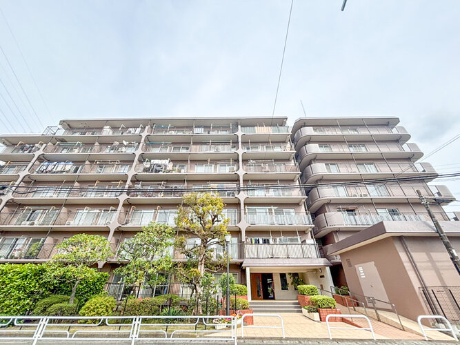 優しく迎えてくれる豊かな自然。四季の移り変わりを感じる心地よい場所となりそうです。 優しく迎えてくれる豊かな自然。四季の移り変わりを感じる心地よい場所となりそうです。