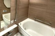 お風呂に求める心地良い癒しの時間のために、機能性とデザイン性に重点を置き、寛ぎの空間を演出しました。 お風呂に求める心地良い癒しの時間のために、機能性とデザイン性に重点を置き、寛ぎの空間を演出しました。