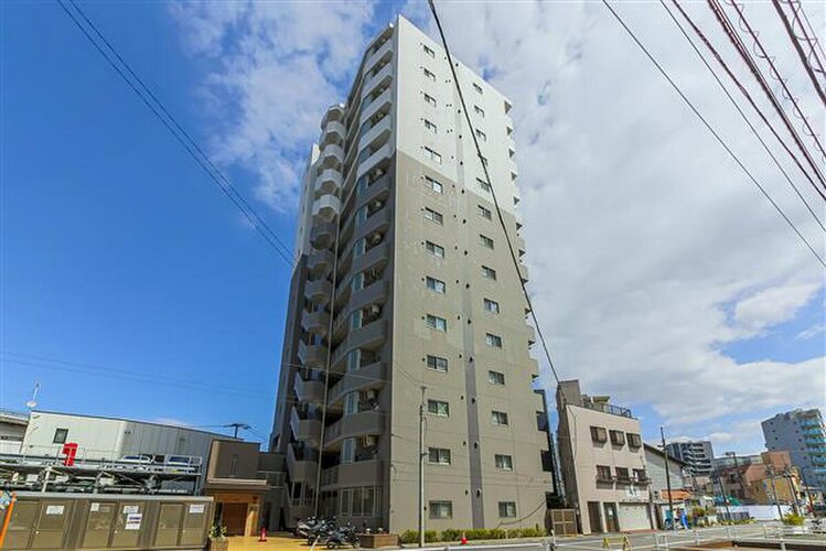 東武伊勢崎線「東向島」駅より徒歩9分。都市機能の利便性を感じられる立地に建つマンションです。