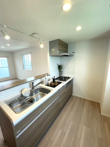 キッチン(写真撮影:R7.6月) キッチン(写真撮影:R7.6月)