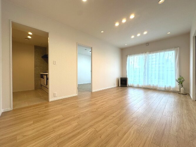 爽やかな風がそよぐ光に溢れた空間。清々しい気持ちになるお部屋です。