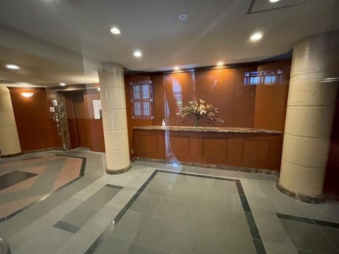 上品で清潔感があるエントランスは住人やゲストを迎え入れ、そして送り出す場にふさわしい上質な空間です。