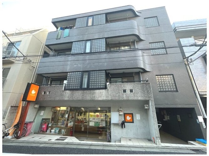 東急田園都市線「三軒茶屋駅」まで徒歩6分の立地。新耐震設計マンション。 東急田園都市線「三軒茶屋駅」まで徒歩6分の立地。新耐震設計マンション。