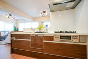 毎日使う場所だからこそ使い勝手の良いものへこだわりました。カウンターキッチンなので、家族とコミュニケーションをとりながら家事ができます。