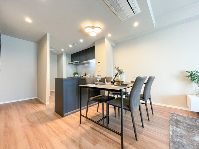 ゆったりくつろげる上質なリビングダイニングは、あなたの暮らしにより価値のある時間を演出してくれます。 ゆったりくつろげる上質なリビングダイニングは、あなたの暮らしにより価値のある時間を演出してくれます。