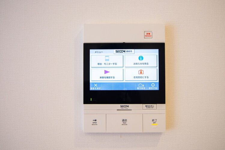 ◆TVモニター付インターホン◆訪ねてきた相手をモニター越しに確認でき、防犯対策に役立ちます。インターホン越しに話をすることが可能です。 ◆TVモニター付インターホン◆訪ねてきた相手をモニター越しに確認でき、防犯対策に役立ちます。インターホン越しに話をすることが可能です。