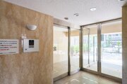 ◆オートロック◆居住者以外の侵入を拒み、不審者や不要なセールスを撃退することができます。安心感を得られるのも大きなポイントです。 ◆オートロック◆居住者以外の侵入を拒み、不審者や不要なセールスを撃退することができます。安心感を得られるのも大きなポイントです。