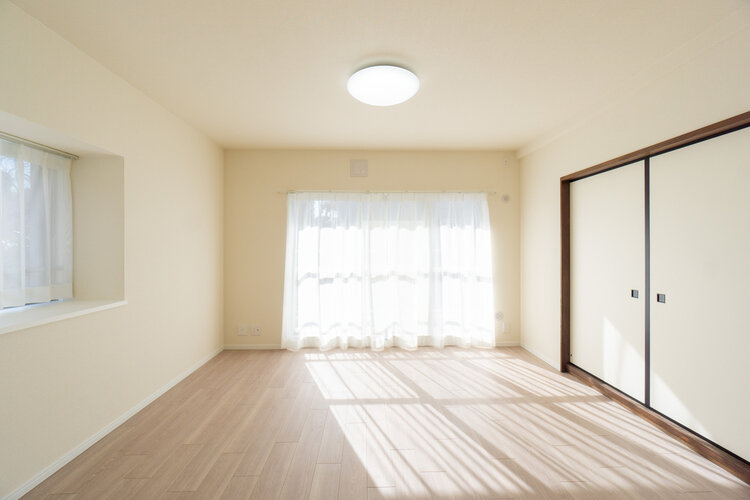 統一した色調でデザインされたマンションは周囲と調和した景観を生み出しています。