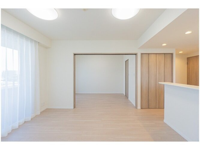 引き戸を全開にするとリビングの一部に。引き戸で仕切って独立したお部屋としても利用できます。